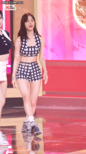 류진의 러너 스니커즈에는 감동이 있다.gif | 인스티즈