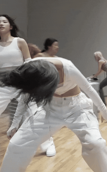 몸매 은근 섹시한 르세라핌 김채원.gif | 인스티즈