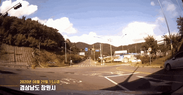 빨간불인데 비보호 좌회전 빨리 가라고 빵빵거리며 재촉하던 뒷차.gif | 인스티즈