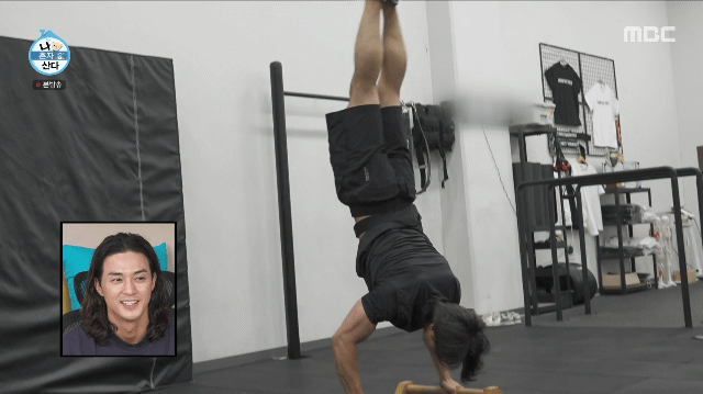 나 혼자 산다에서 플란체 보여주는 유튜버 이준명.gif | 인스티즈