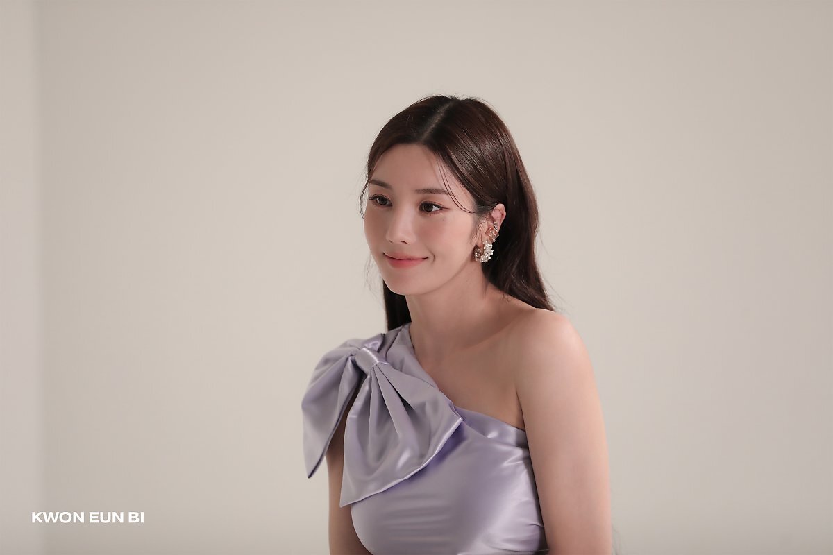 (스압)더 예뻐진 최근 권은비.jpgif | 인스티즈