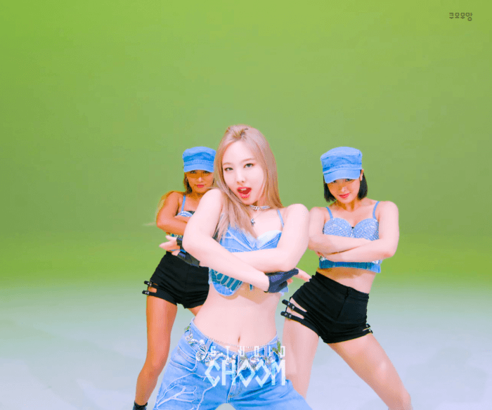 시원해 보이는 파랑옷 입은 스튜디오춤 나연+비하인드.gif | 인스티즈