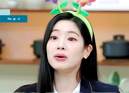 태연 대타로 놀토 나왓는데 내기져서 분장한 다현.gif | 인스티즈