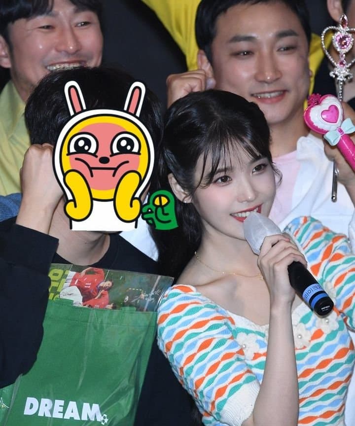 오늘자 아이유 | 인스티즈