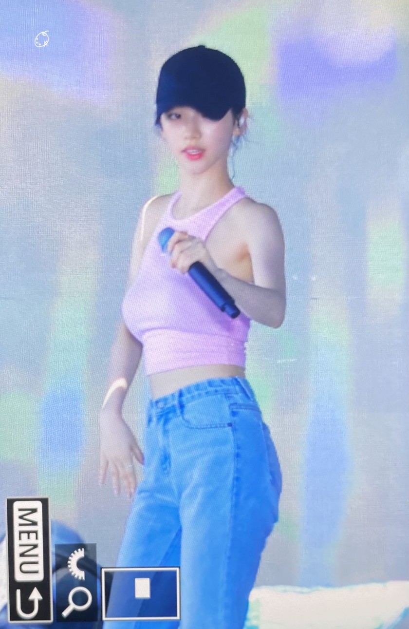 분홍색 탱크탑 카리나 | 인스티즈