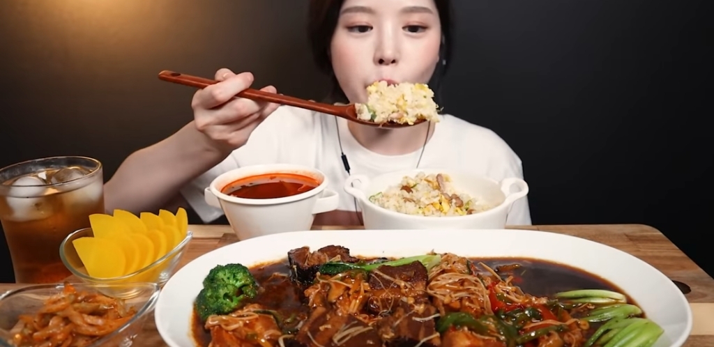 문복희가 밥먹을때 쓰는 숟가락........jpg | 인스티즈