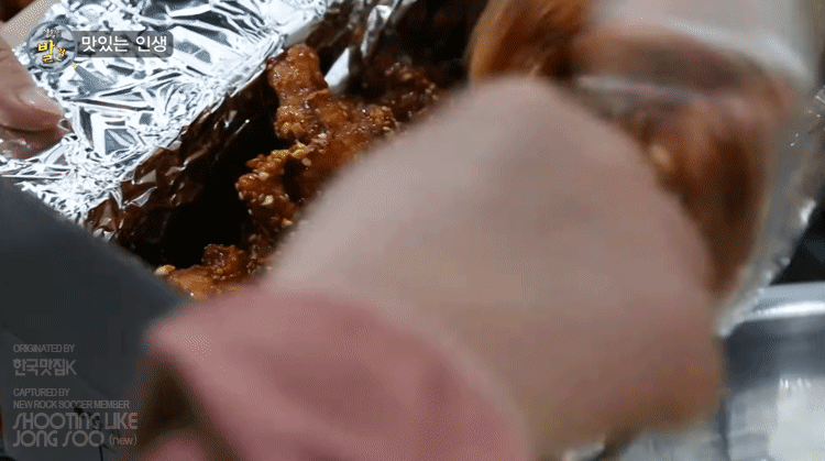 충남 공주에 있는 식어도 맛있다는 38년 전통 닭강정집.gif | 인스티즈