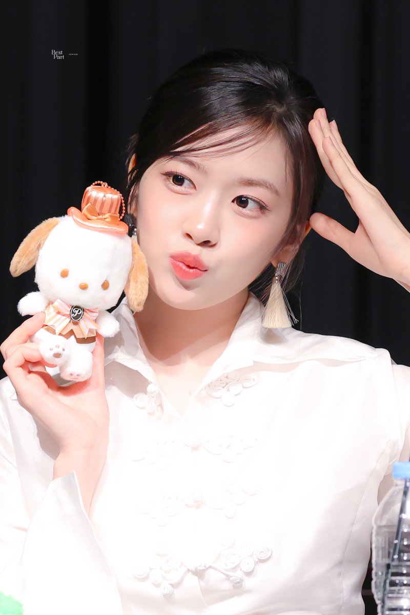 은근 이쁜데 설명할 방법이 없는 안유진 근황.jpg | 인스티즈