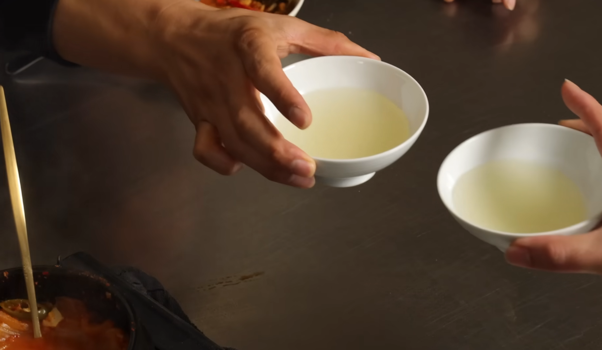 일본에서 유행 중인 까망베르 치즈 김치찌개 리뷰.jpg | 인스티즈