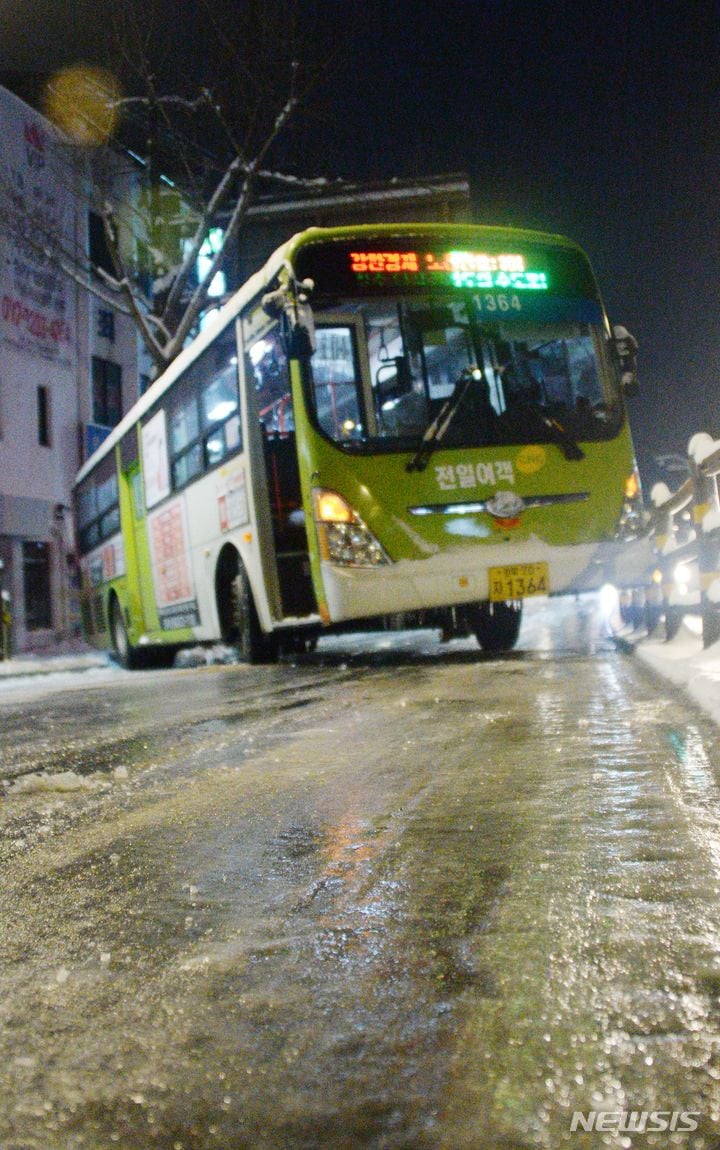 제설 대참사 일어난 어제자 전주시 도로 상태.jpg | 인스티즈