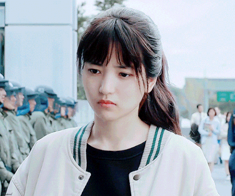 머리숱이 많아서 나눠주고 싶다는 김태리ㄷㄷ.jpgif | 인스티즈