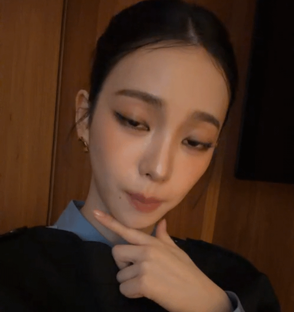 올빽머리 프라다 풀착장한 카리나 인스타 .jpg | 인스티즈