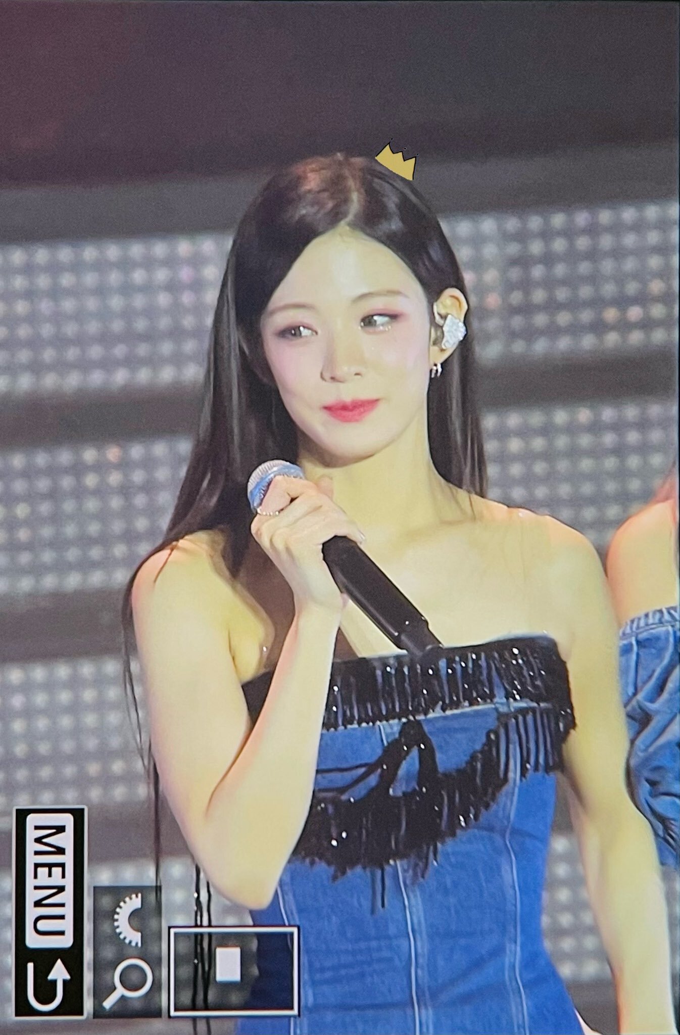 첫 단독콘서트에서 관객석으로 마이크 던진 아이돌 (feat 프로미스나인 이채영 | 인스티즈