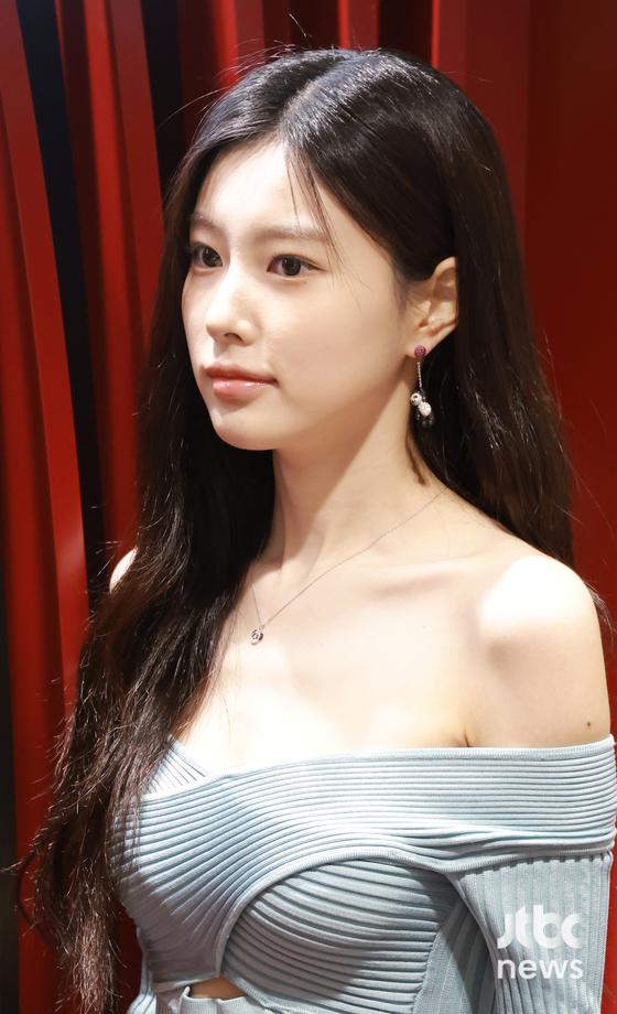 성숙한 캐릭터도 잘 소화할듯한 오늘자 강혜원 폼 | 인스티즈