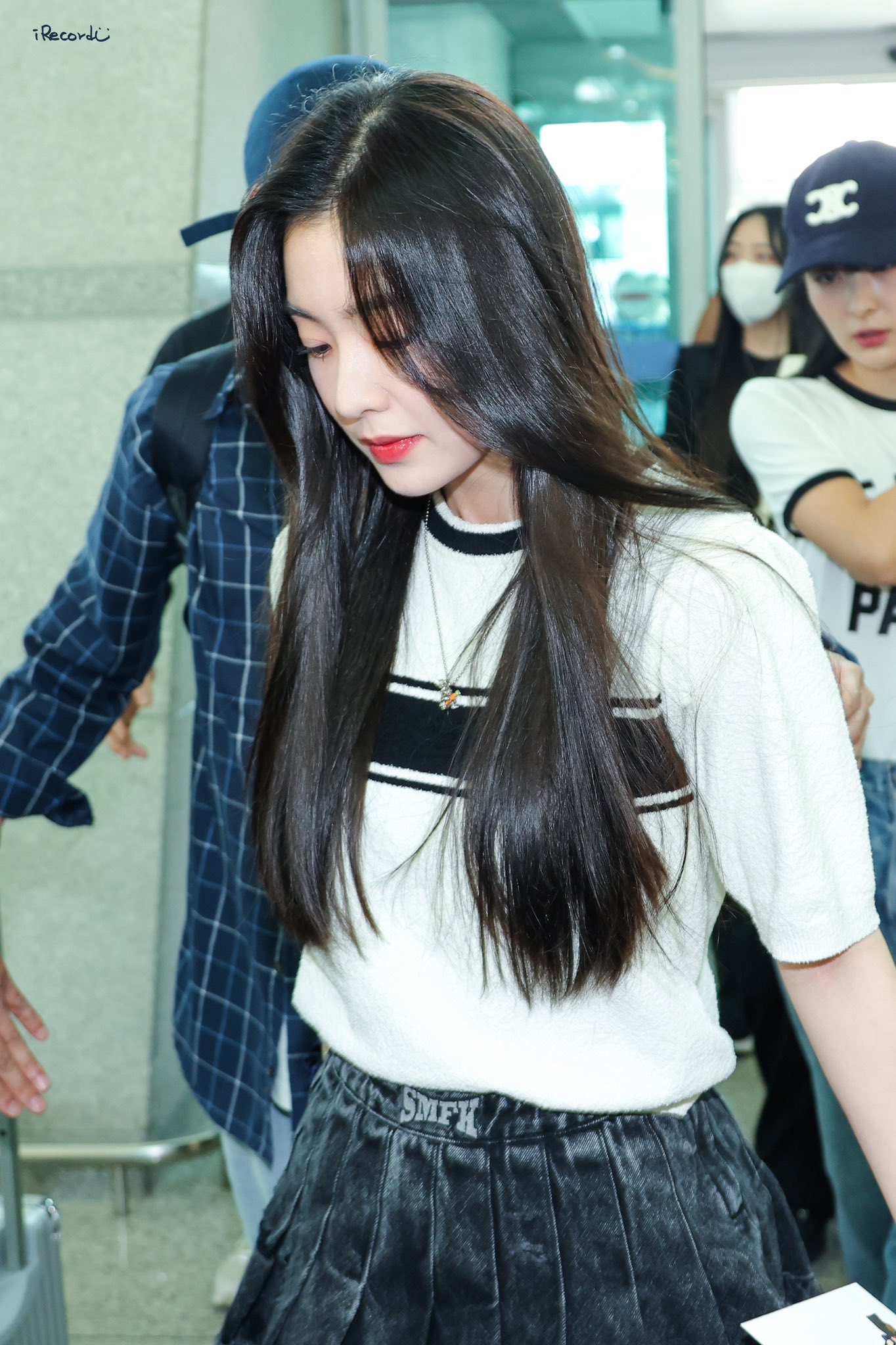 최근 공항 출국하는 아이린.jpgif | 인스티즈