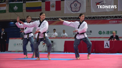 고려 품새하는 여고생들 | 인스티즈