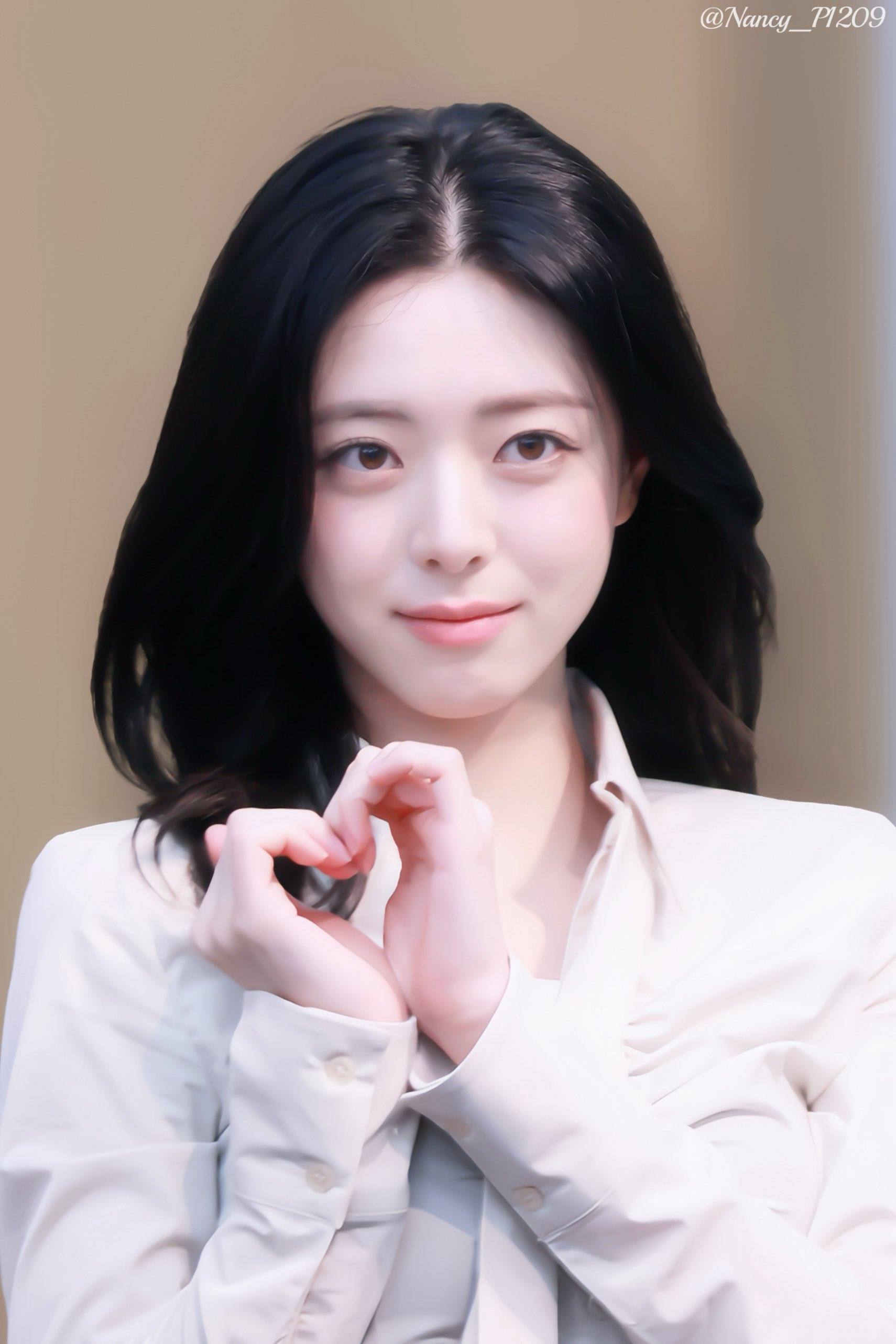 (스압)여자여자한 ITZY 유나.jpgif | 인스티즈