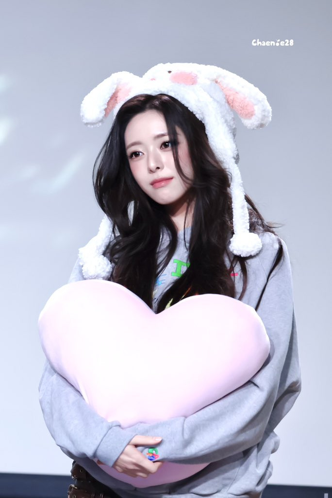 (스압)여자여자한 ITZY 유나.jpgif | 인스티즈