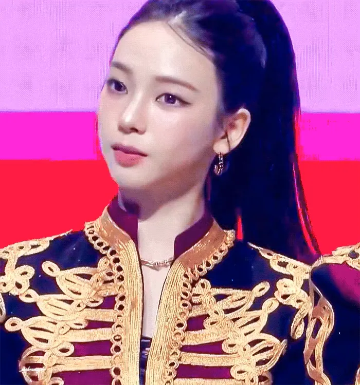 의외로 흔하지 않게 생긴 카리나 얼굴 근황.jpgif | 인스티즈