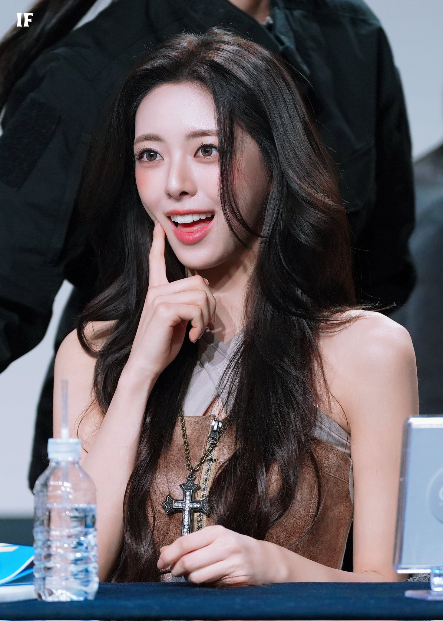 (스압)여자여자한 ITZY 유나.jpgif | 인스티즈