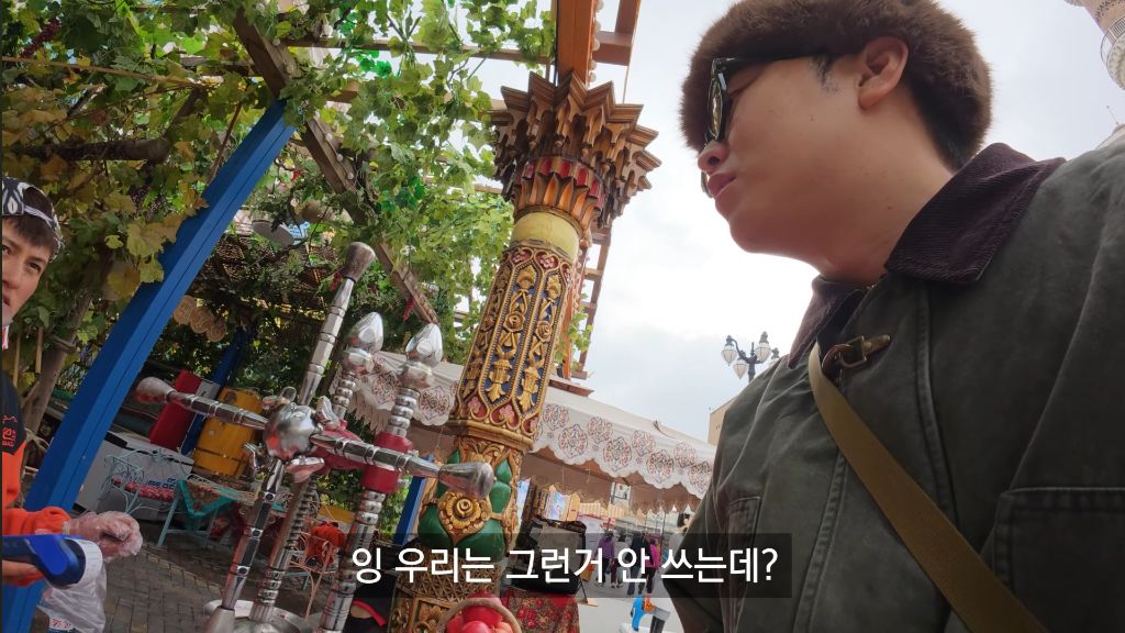 저렴한 가격에 전통의상을 사고 좋아한 여행유튜버 | 인스티즈