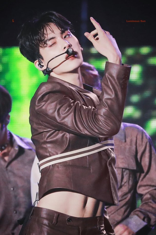 요새 소속사에서 남돌들한테 입히는 패션 (살색) | 인스티즈