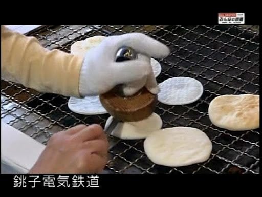 수익의 70% 이상이 식품 판매에서 나오는 일본 철도회사. JPG | 인스티즈