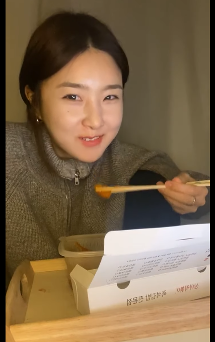 210126 브레이브걸스 단발누나 인스타 라이브中 | 인스티즈