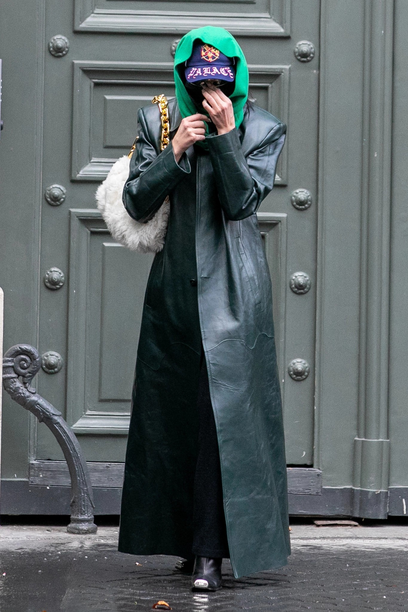 최근 몇년간 전세계 셀럽들이 꾸준하게 밀고있는 코트 코디방법 | 인스티즈