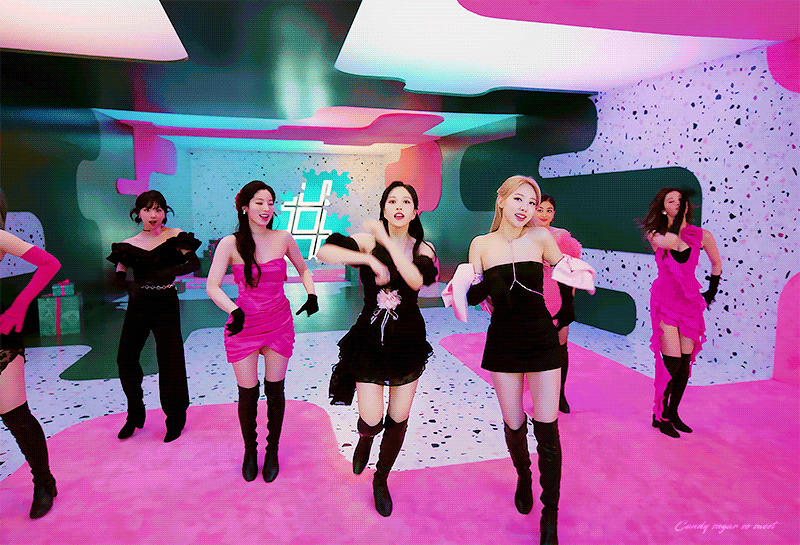 시작하자마자 채영이 캐리하는 트와이스 신곡뮤비.gif | 인스티즈