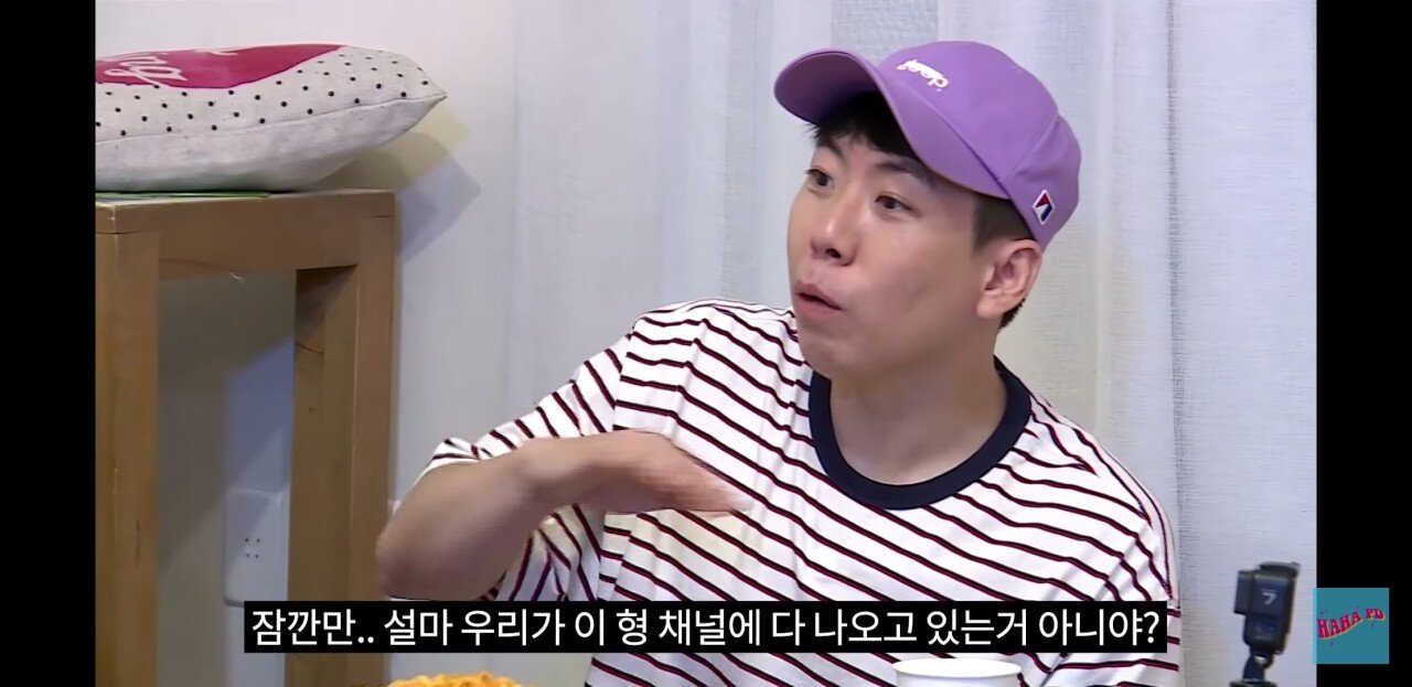 유튜버각 보고 있는 김종국 | 인스티즈