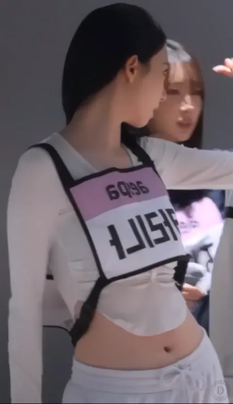 카리나 2025 연말무대 비하인드 .gif | 인스티즈