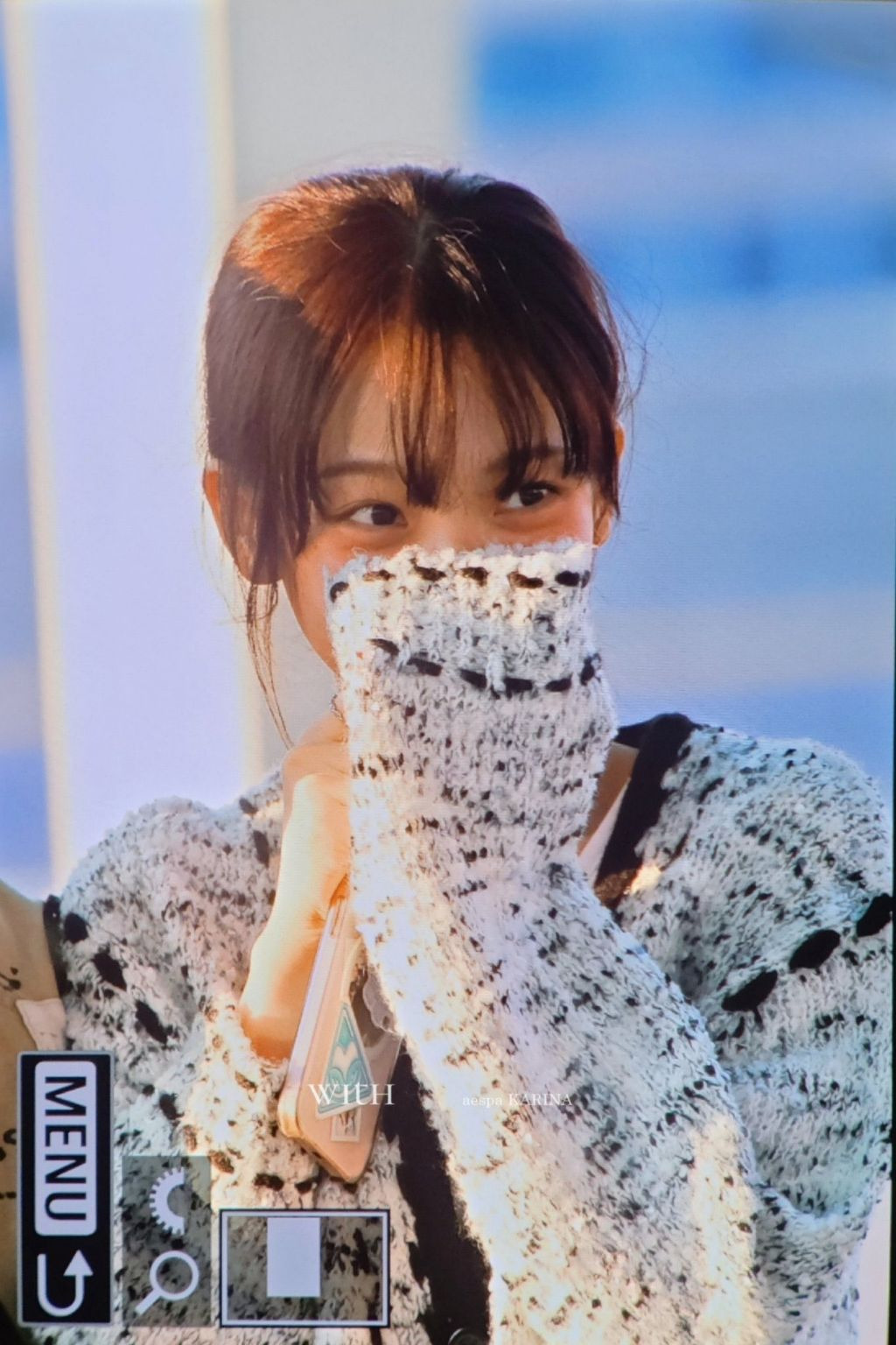 자다 깬 상태로 공항 나온 카리나 | 인스티즈