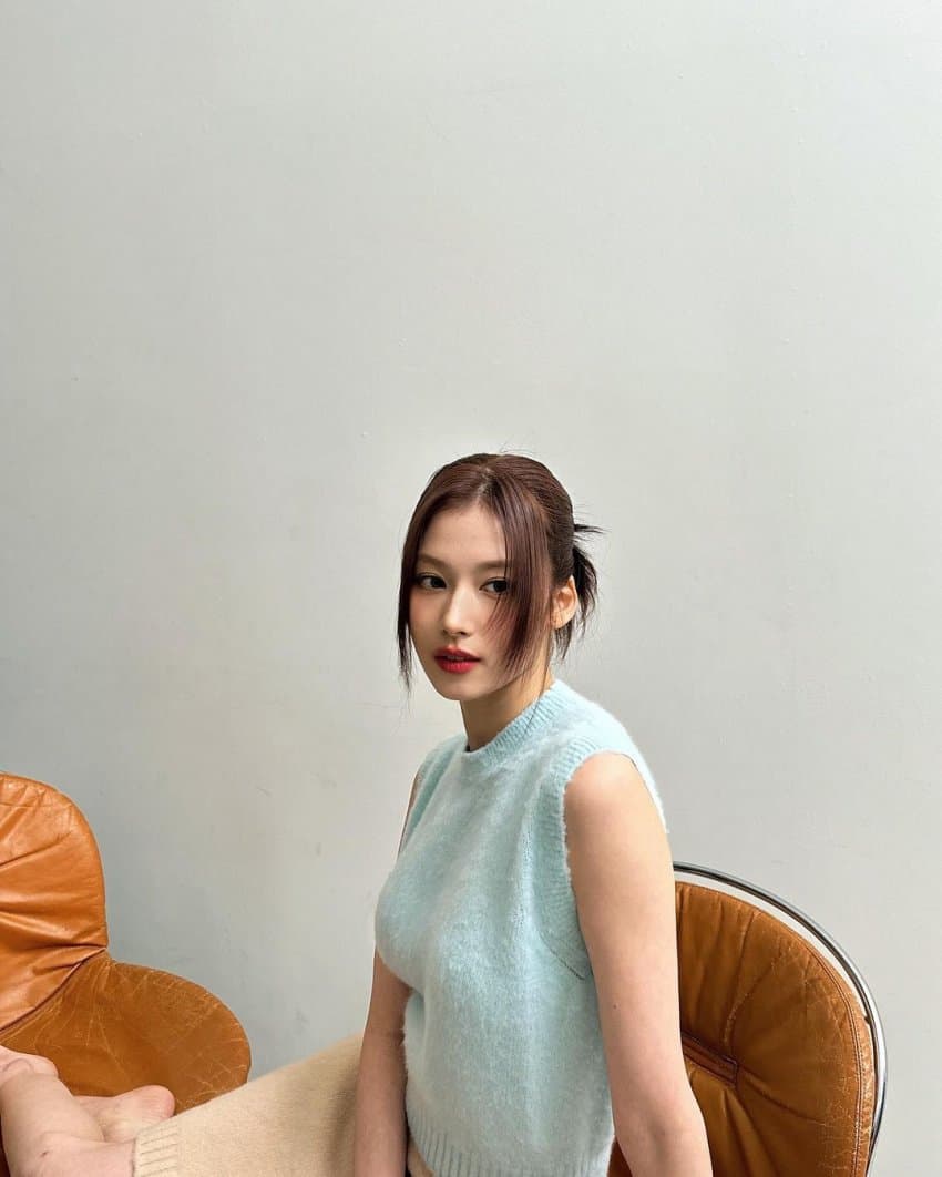 얼굴에 선이 살아있는 사나 인스타.jpg | 인스티즈