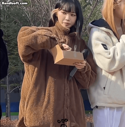 르세라핌 김채원 뭐 먹을 때 버릇...GIF | 인스티즈