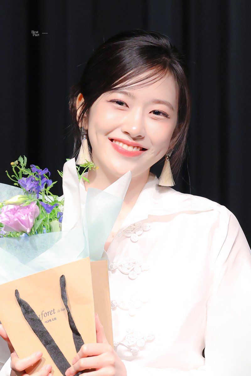 은근 이쁜데 설명할 방법이 없는 안유진 근황.jpg | 인스티즈