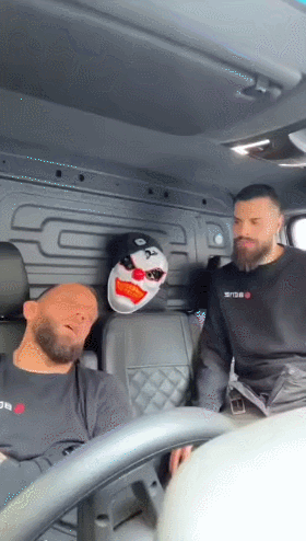 잠자는 사람 입에 소시지를.gif | 인스티즈