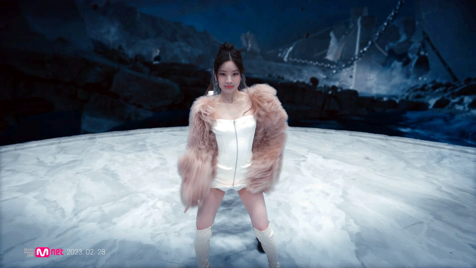 개차가워 보이는 다현으로 시작하는 트와이스 뮤비티저2.gif | 인스티즈