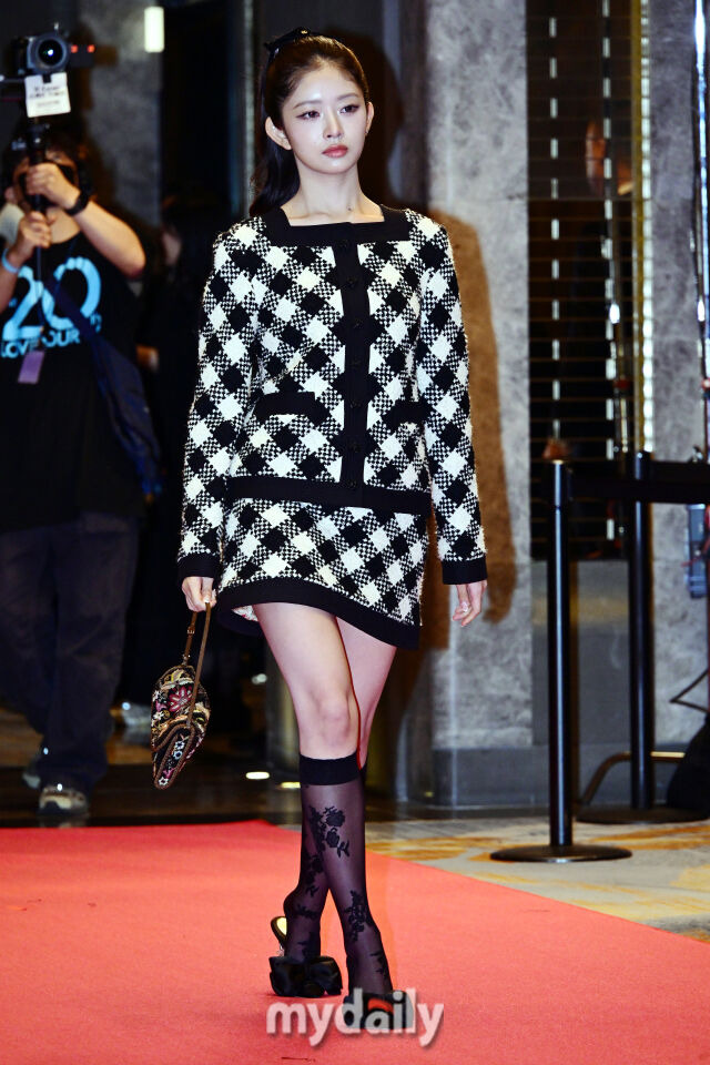 오늘자 W코리아 자선행사 아이브 레이 안유진 장원영 기사사진 | 인스티즈