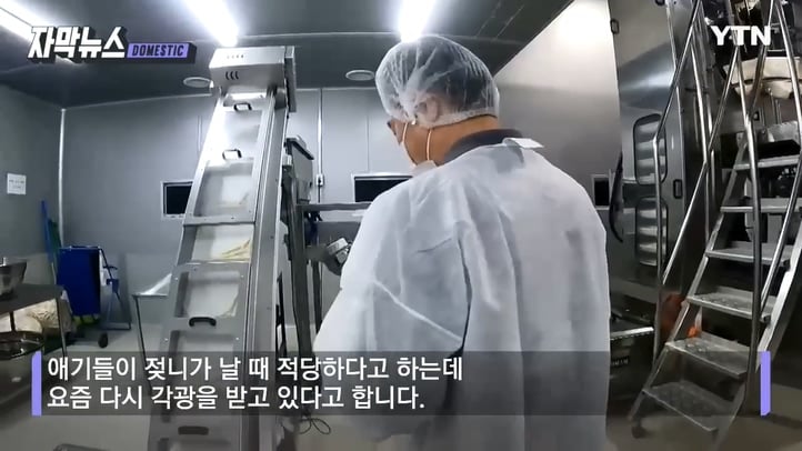 이거 없으면 큰일날 정도로 애기들이 환장하는 과자...gif | 인스티즈