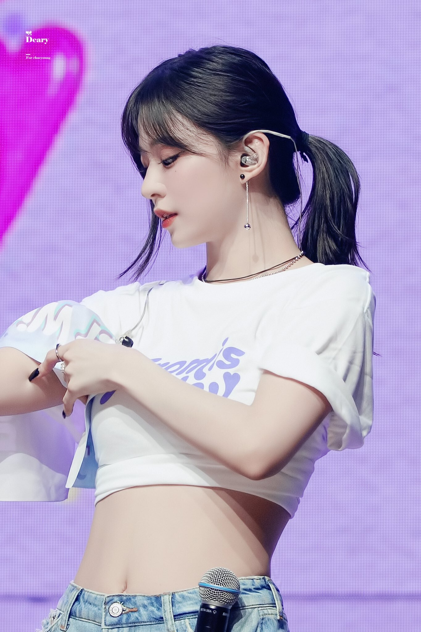 여자 손바닥 만한 프로미스나인 이채영 허리 