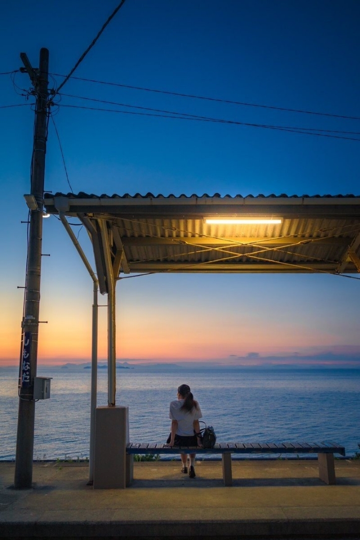 애니메이션 배경풍 사진 찍는 일본 여고생들 | 인스티즈