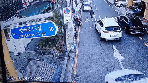 대낮 길 한복판서 '묻지마 폭행' 당했는데 전과자 될 지경 | 인스티즈