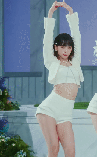 몸매 은근 섹시한 르세라핌 김채원.gif | 인스티즈