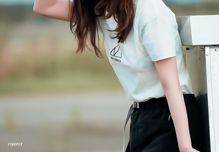 뉴발란스 아이유.gif | 인스티즈