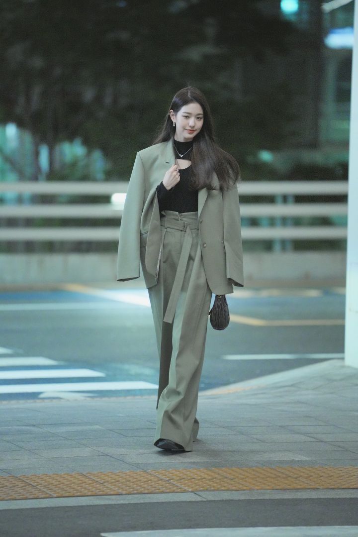 불편해보이는 장원영 패션.jpg | 인스티즈