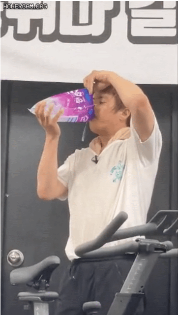 헬스하고 물마시는 기안84.gif | 인스티즈