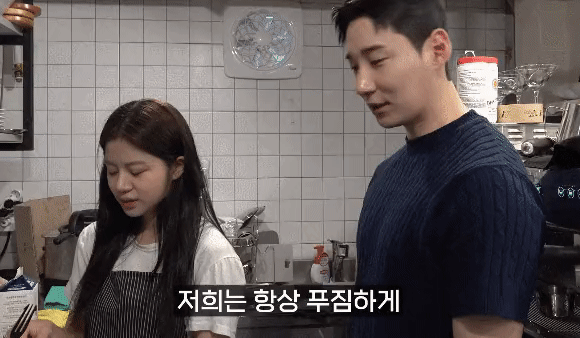 촬영구경왔다 망한 우리 카페 홍보해달라고 데려가는 짱예알바생.gif | 인스티즈