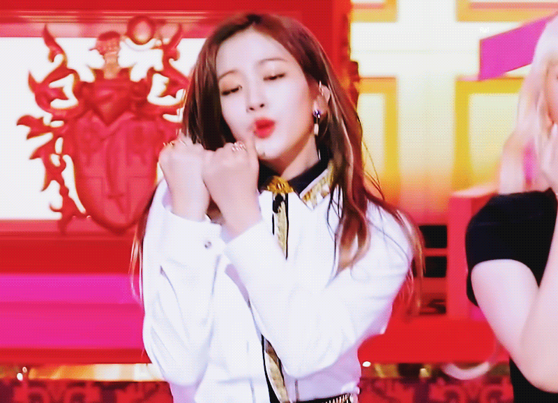 4세대 아이돌 걸그룹들의 비주얼 멤버 쓰리톱 삼각편대 .gif | 인스티즈