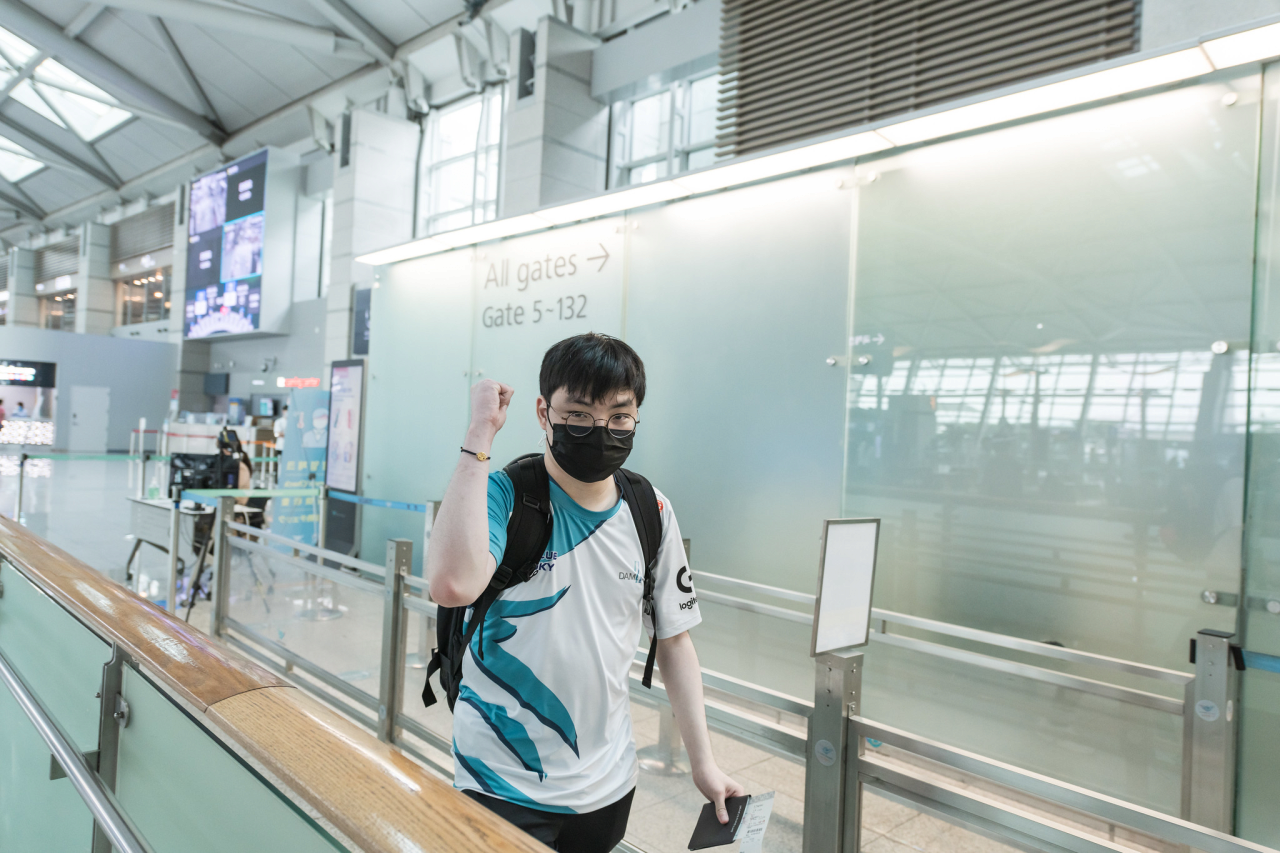 담원 출국 사진.jpg | 인스티즈